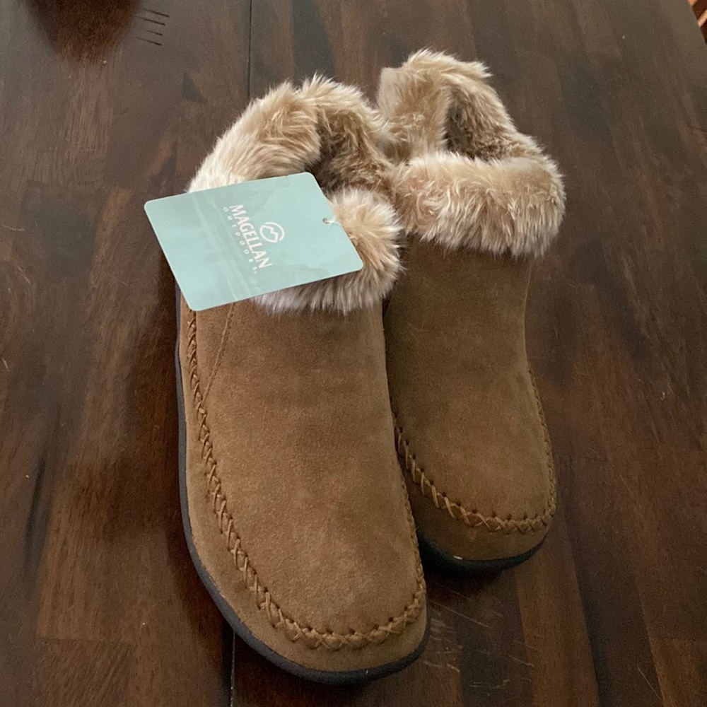 Women’s house shoes size 10